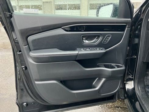 Used 2023 Honda Pilot Touring image 18