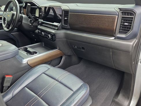 Used 2024 Chevrolet Silverado 2500 High Country w/ High Country Premium Package AWD/4WD image 15
