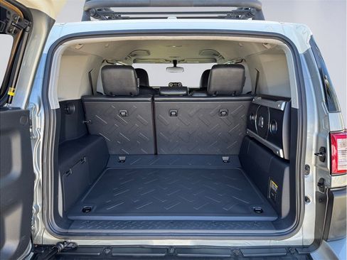 Used 2011 Toyota FJ Cruiser 4WD w/ Upgrade Pkg image 26