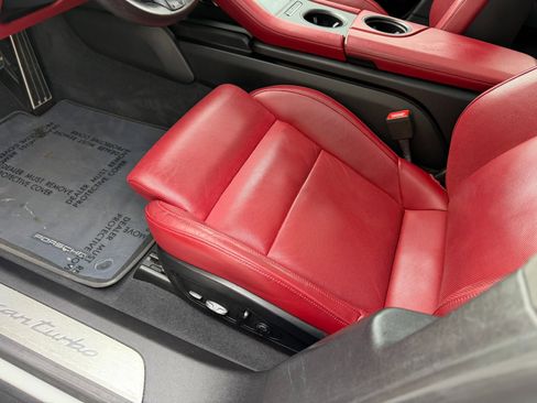 Used 2020 Porsche Taycan image 32