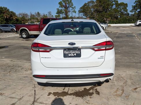 Used 2018 Ford Fusion SE w/ Fusion SE Technology Package image 8