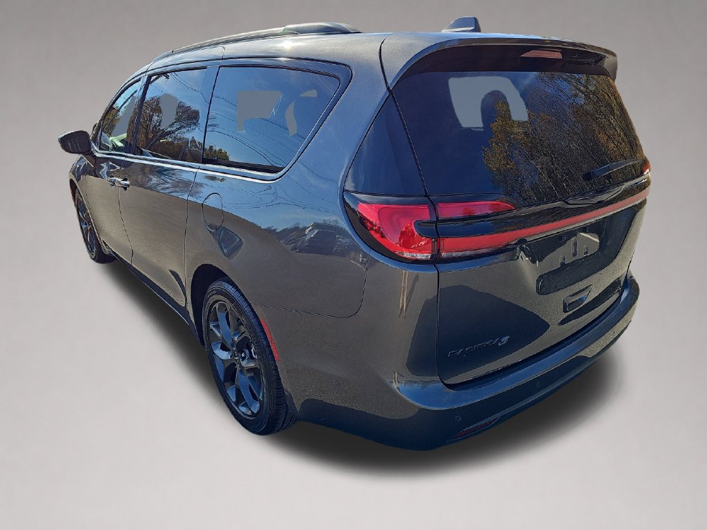 Used 2021 Chrysler Pacifica Touring-L w/ Premium & Safety Sphere Group FWD image 6