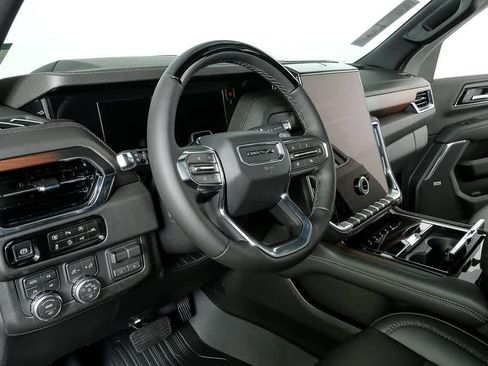 New 2026 GMC Yukon Denali w/ Denali Reserve Package image 4