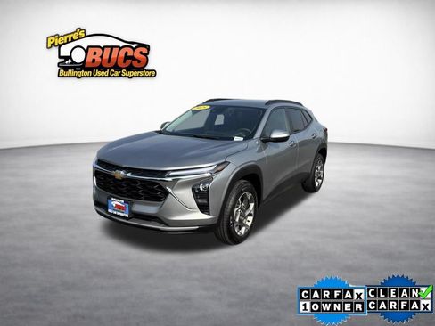 Used 2025 Chevrolet Trax LT FWD image 1