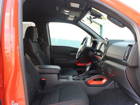 Certified 2025 Nissan Frontier PRO-4X AWD/4WD image 14