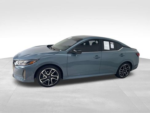 Used 2024 Nissan Sentra SR FWD image 2