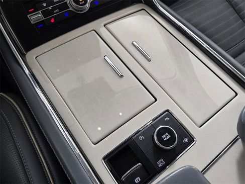 Used 2018 Lincoln Navigator Black Label image 25