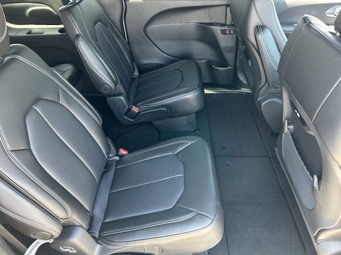 New 2026 Chrysler Pacifica Select w/ S Appearance Package FWD image 10