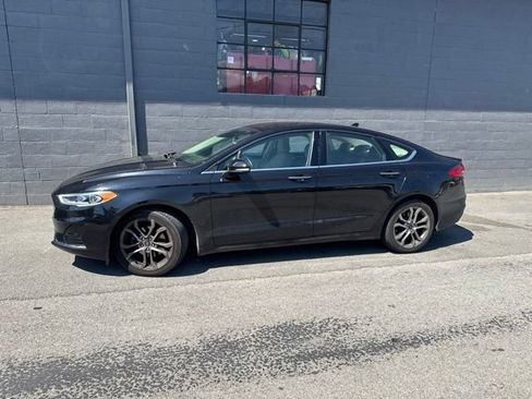 Used 2020 Ford Fusion SEL FWD image 2