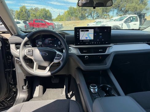Used 2026 Ford Explorer Active RWD image 10