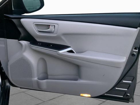 Used 2017 Toyota Camry SE FWD image 22