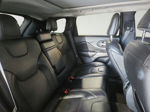 Used 2019 Jeep Cherokee Limited AWD/4WD image 26