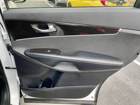 Used 2020 Kia Sorento EX image 11