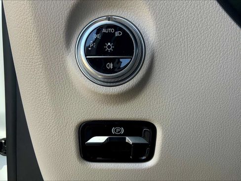 Certified 2022 Mercedes-Benz C 300 Sedan w/ Exclusive Trim Package image 33