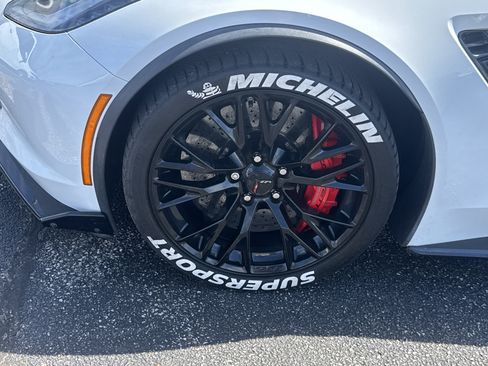 Used 2016 Chevrolet Corvette Z06 w/ 3LZ Preferred Equipment Group RWD image 9