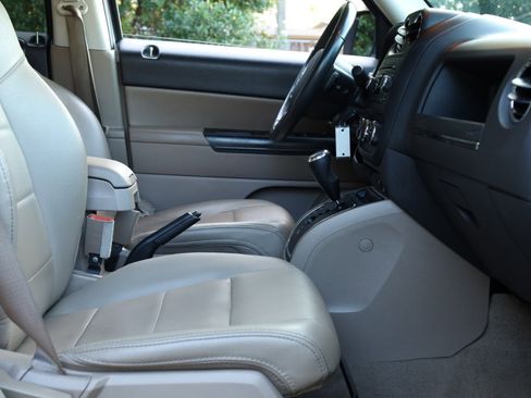 Used 2016 Jeep Patriot High Altitude image 18