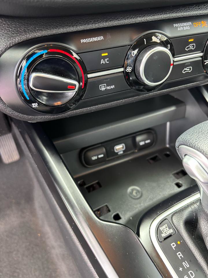 Used 2020 Kia Soul LX FWD image 18