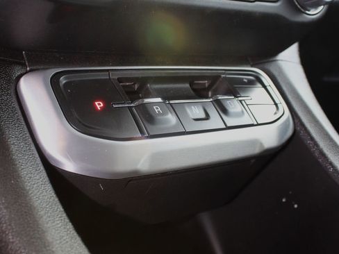 Used 2023 GMC Acadia SLE w/ Driver Convenience Package image 32