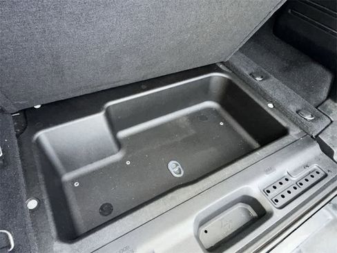 Used 2019 Jeep Wrangler Unlimited Sahara image 21