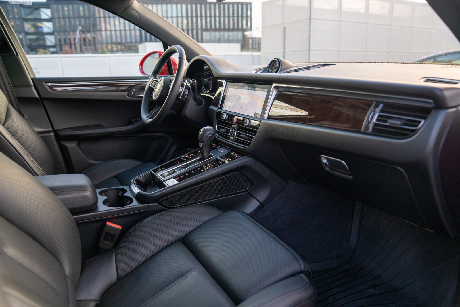 Certified 2026 Porsche Macan AWD/4WD image 26