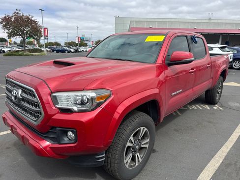 Used 2016 Toyota Tacoma TRD Sport RWD image 3
