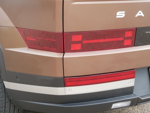 Used 2025 Hyundai Santa Fe Limited AWD/4WD image 17