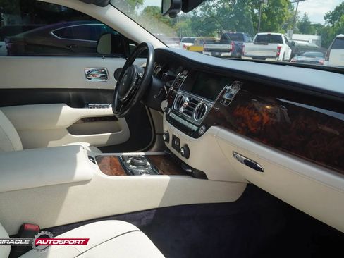 Used 2015 Rolls-Royce Wraith image 27