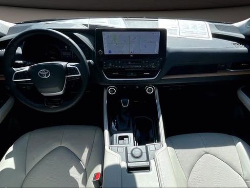 Used 2025 Toyota Grand Highlander Limited image 14