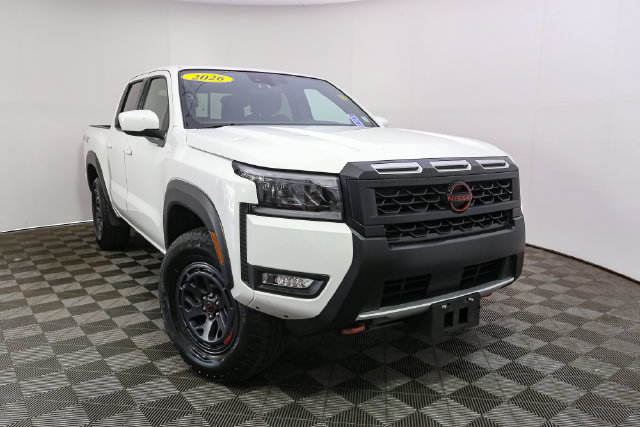 Used 2026 Nissan Frontier PRO-4X AWD/4WD image 3