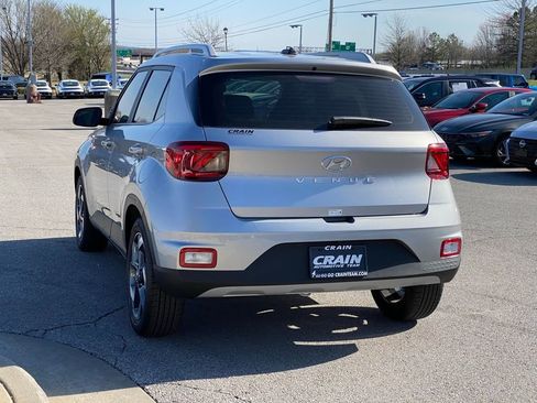New 2026 Hyundai Venue SEL FWD image 5