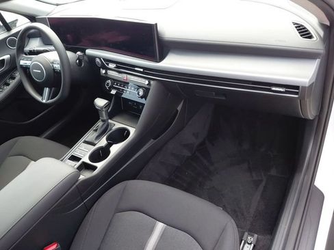 Used 2026 Hyundai Sonata SE FWD image 19