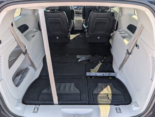 Used 2024 Chrysler Pacifica Touring-L FWD image 14