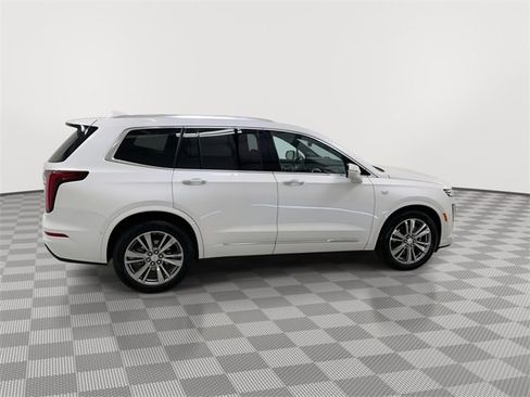 Certified 2025 Cadillac XT6 Premium Luxury w/ Platinum Package image 12