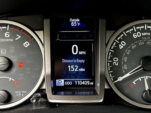 Used 2016 Toyota Tacoma Limited image 19