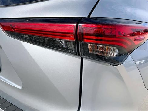 Used 2022 Toyota Highlander L image 29