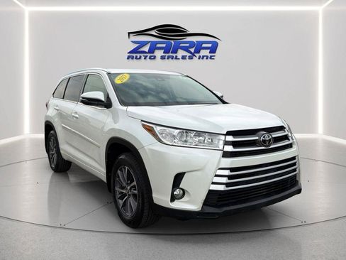 Used 2017 Toyota Highlander XLE AWD/4WD image 9