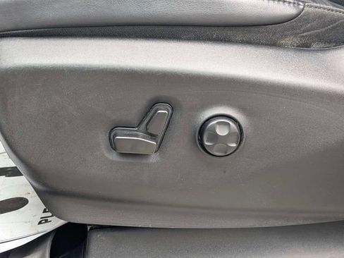 Used 2023 Chrysler Pacifica Touring-L FWD image 22