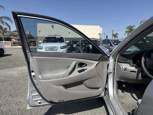 Used 2009 Toyota Camry FWD image 6