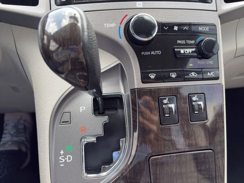 Used 2013 Toyota Venza Limited AWD/4WD image 14