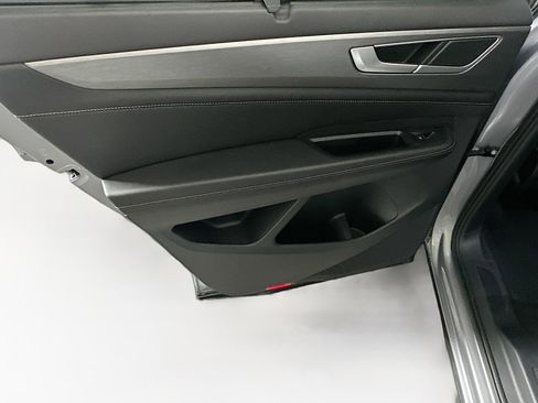 Used 2024 Volkswagen Atlas Cross Sport SE image 33