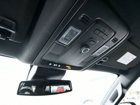 Used 2024 GMC Yukon SLT AWD/4WD image 26