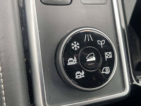 Used 2025 Nissan Pathfinder SV AWD/4WD image 27