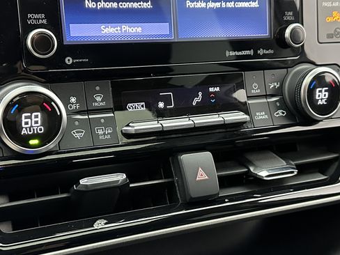 Used 2021 Toyota Highlander XLE image 21