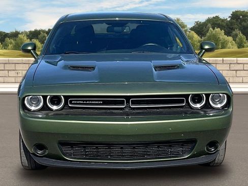 Used 2018 Dodge Challenger SXT image 3