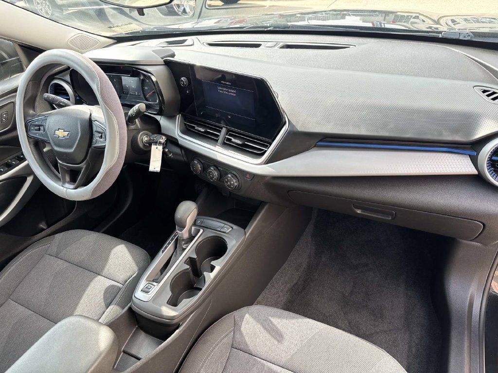 Used 2024 Chevrolet Trax LS FWD image 12