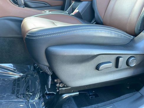 Used 2024 Subaru Forester Touring image 3