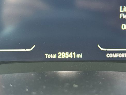 Used 2023 BMW M550i xDrive image 32