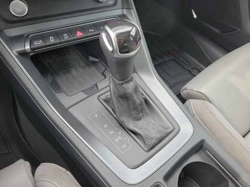 Used 2020 Audi Q3 2.0T Prestige w/ Prestige Package image 38