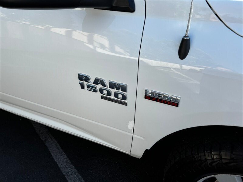 Used 2022 RAM 1500 Classic SLT AWD/4WD image 10