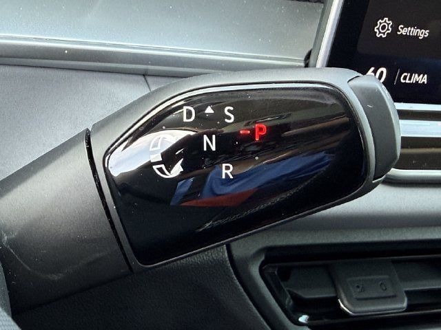 Used 2026 Volkswagen Tiguan SE FWD image 19